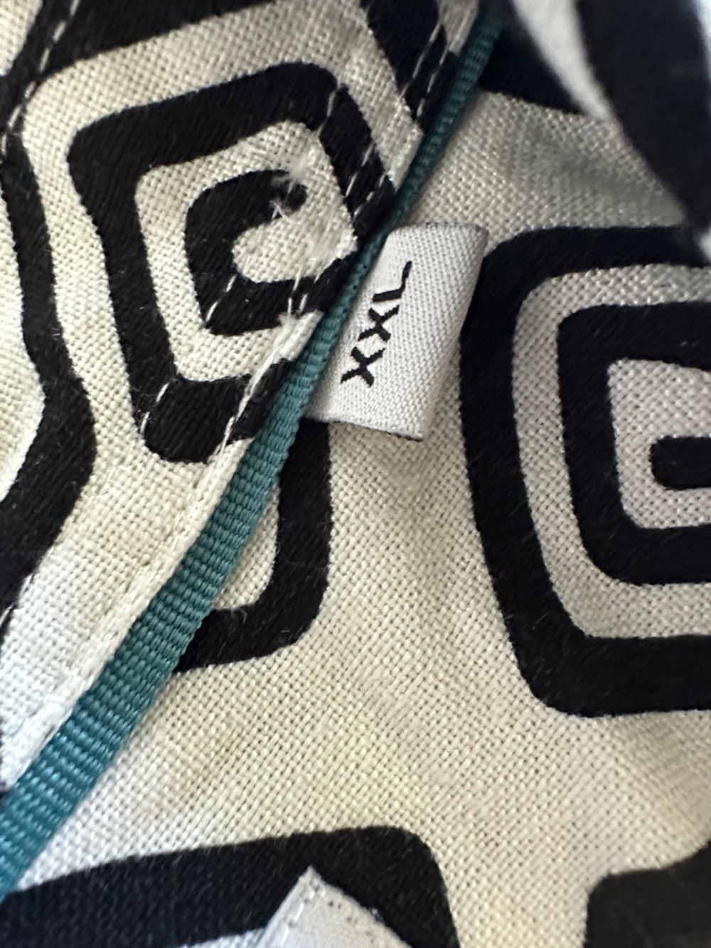 Ike Behar Black and White Short-Sleeve Geometric Button-Down Shirt - Picture 3 of 9
